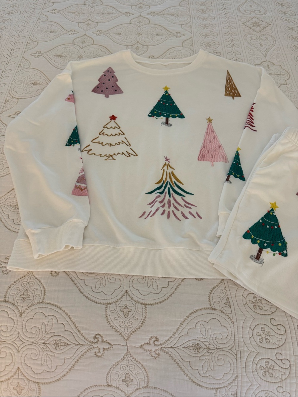 White Crewneck Sweatshirt and matching bottom.